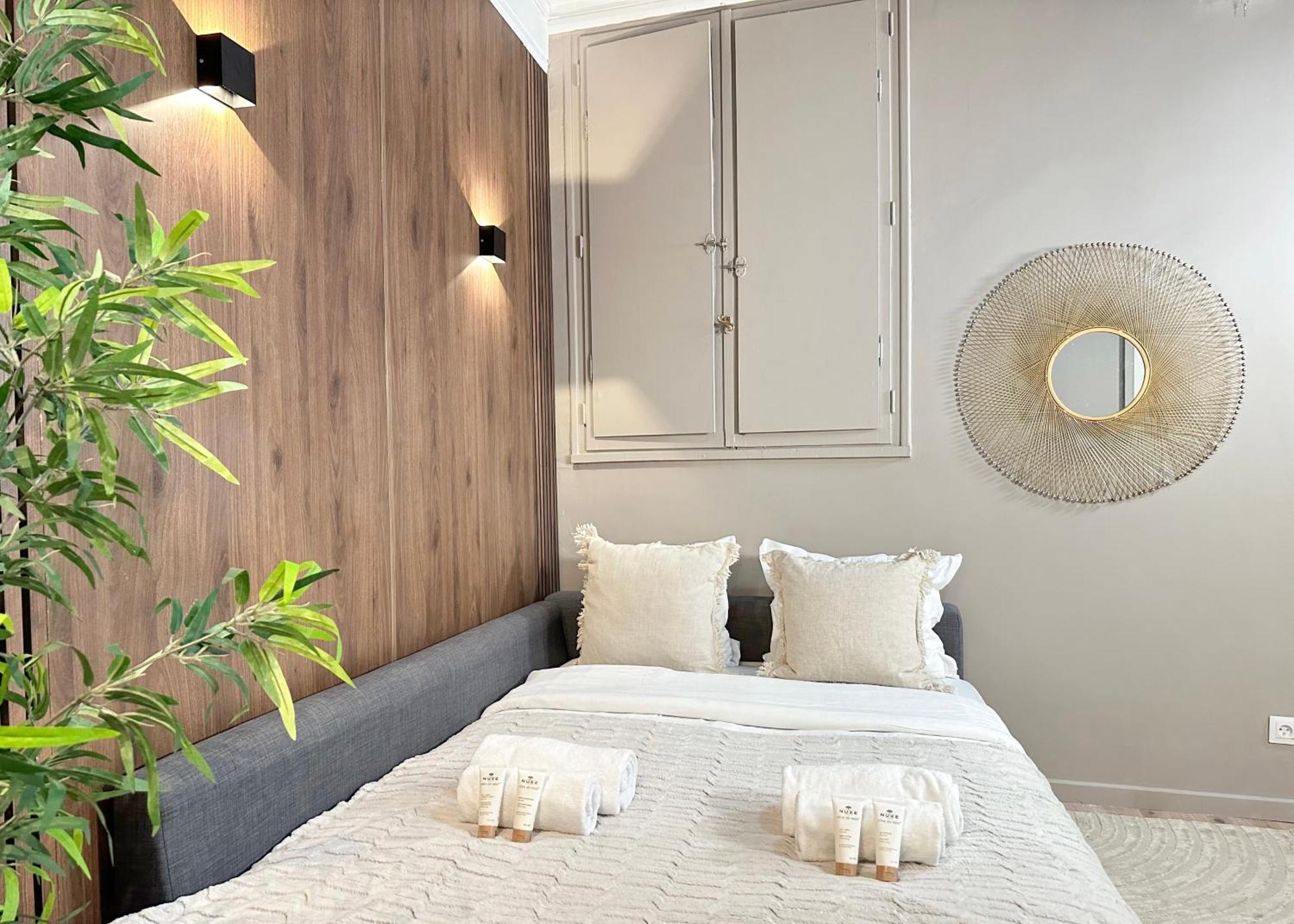 Chic Louvre Apartment Paris Exterior foto